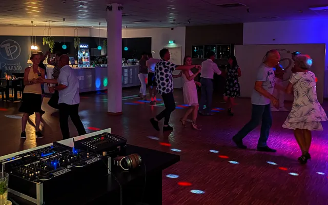 Stilvoller Salsa-Abend mit Bar und gemütlichen Sitzgelegenheiten in Gera